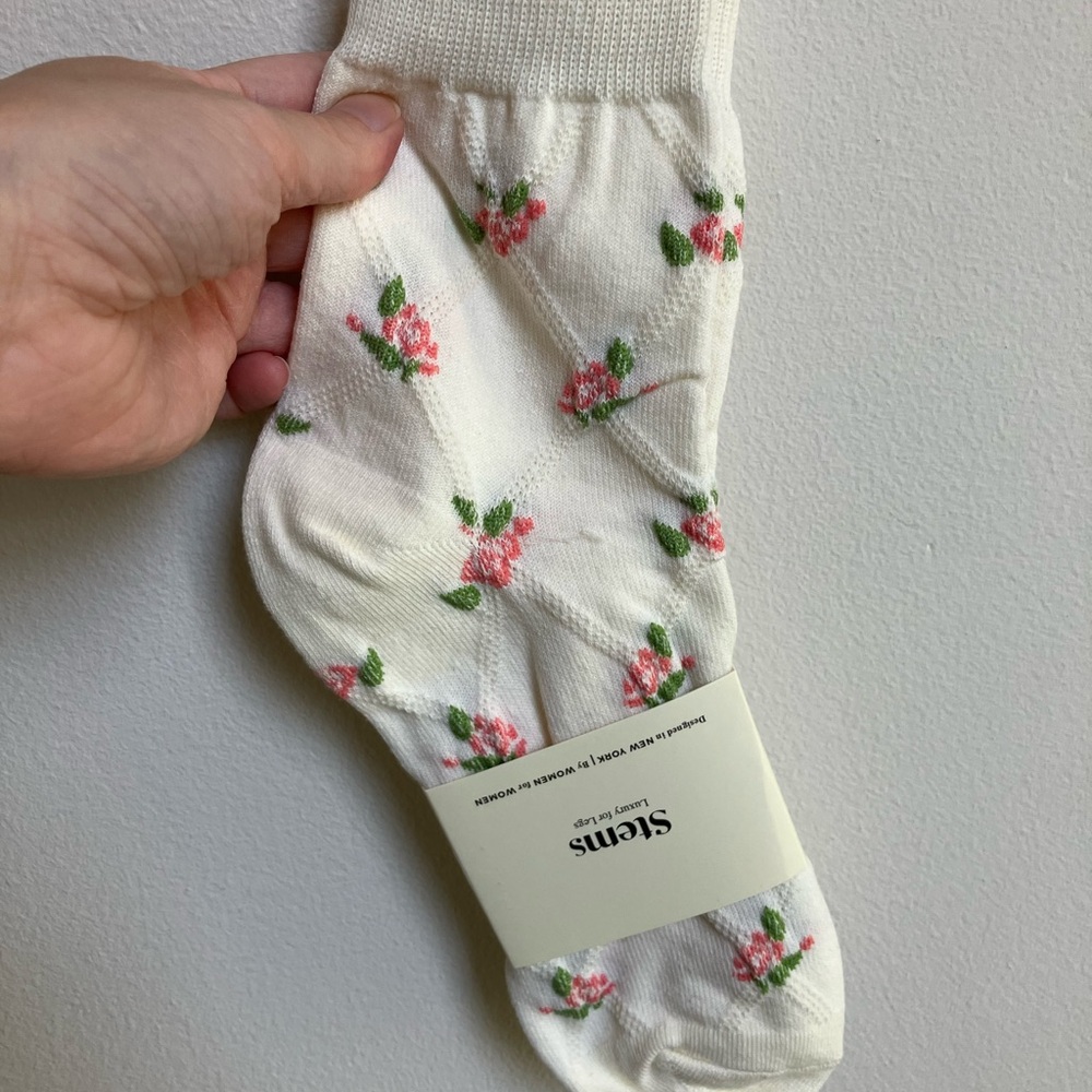 White Floral Women’s Stems Socks